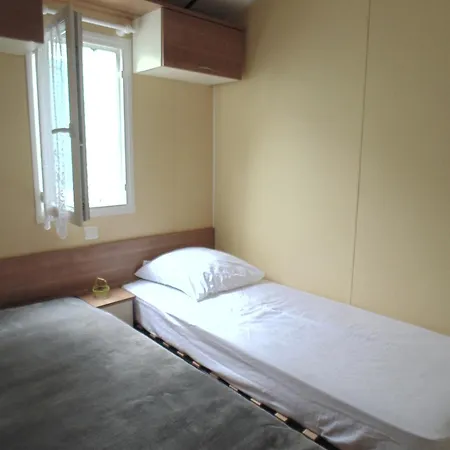 Mobilhome Au Calme - Piscine Campsite