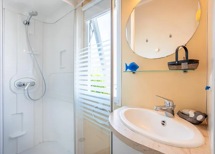 Mobilhome - Piscine Sauf En Avril Kemp *