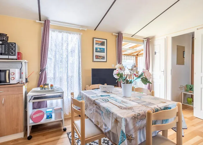 Kemp Mobilhome - Piscine Sauf En Avril