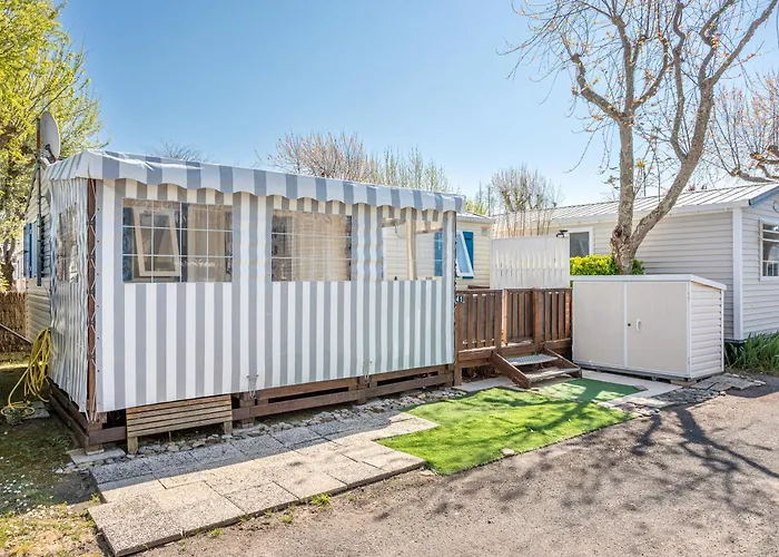 Kemp Mobilhome - Piscine Sauf En Avril